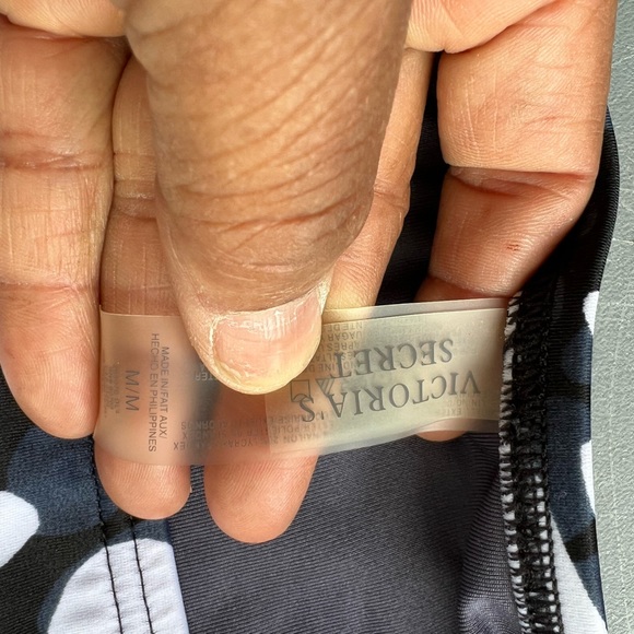 Victoria’s Secret Bikini - Picture 3 of 5